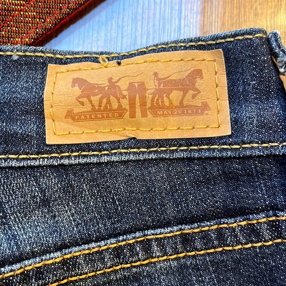 Levi’s dark wash denim jeans - Picture 4 of 7